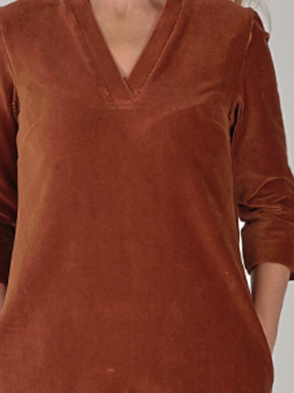 Saga nugat velourklänning med fickor