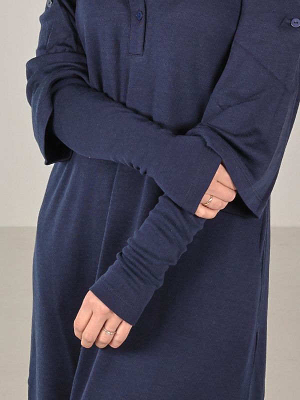 Lotta pulsvärmare i blå merinoull