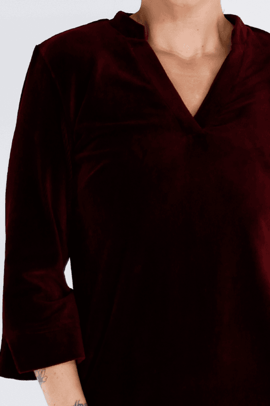 Saga vinröd velourklänning med fickor