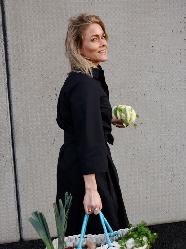 Frøydis svart skjortklänning