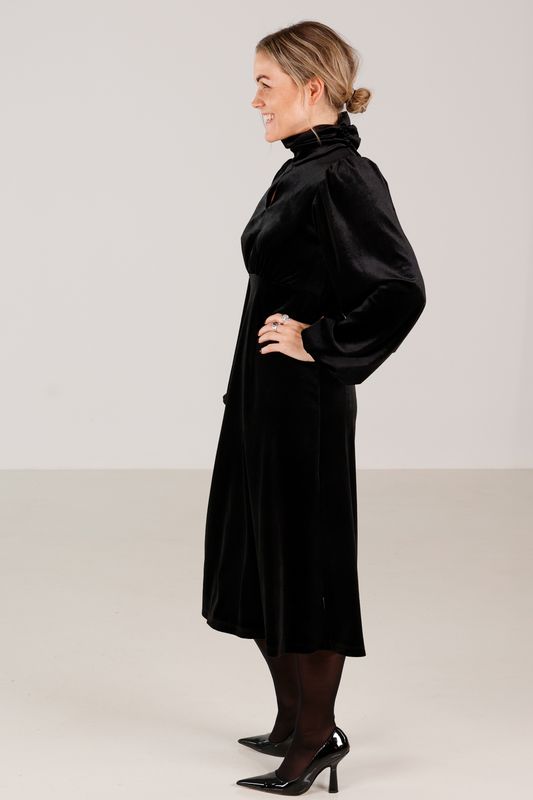 Leandra svart fin klänning 