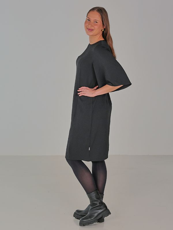 Perdy svart klänning