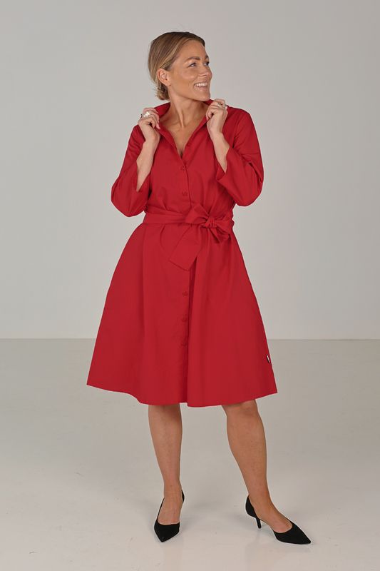 Frøydis röd skjortklänning