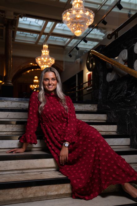 Huvudbild Sina elegant burgundy festklänning 