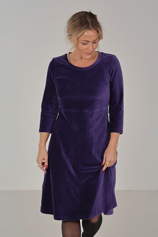 Elli dark violet klänning babycord 