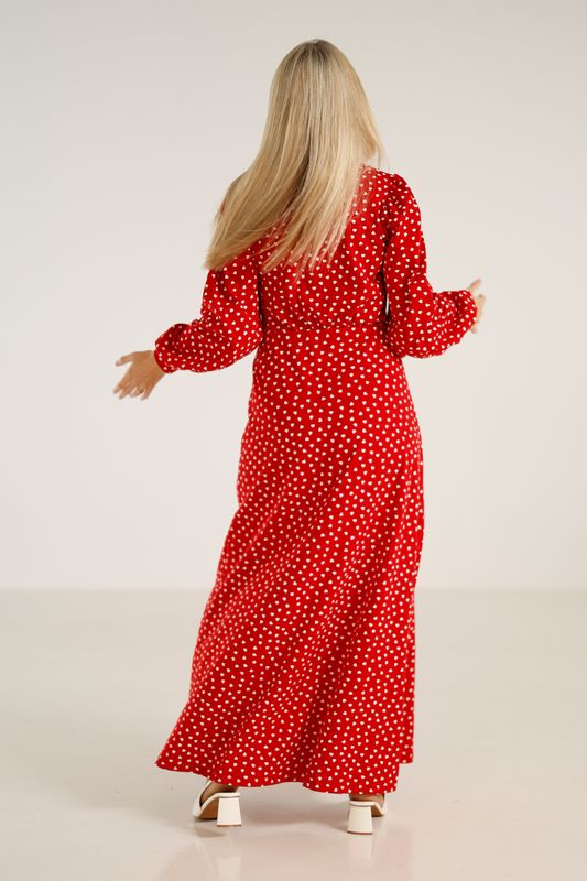 Viktoria röd och vit hjärtklänning