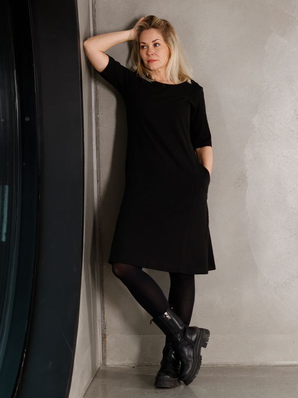 Sara svart bambus klänning 