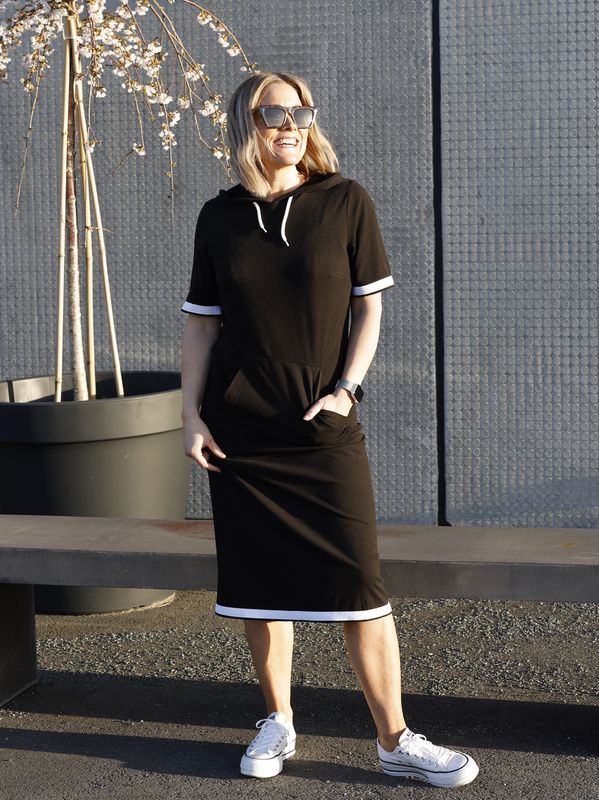 Ine svart sporty bambu klänning 