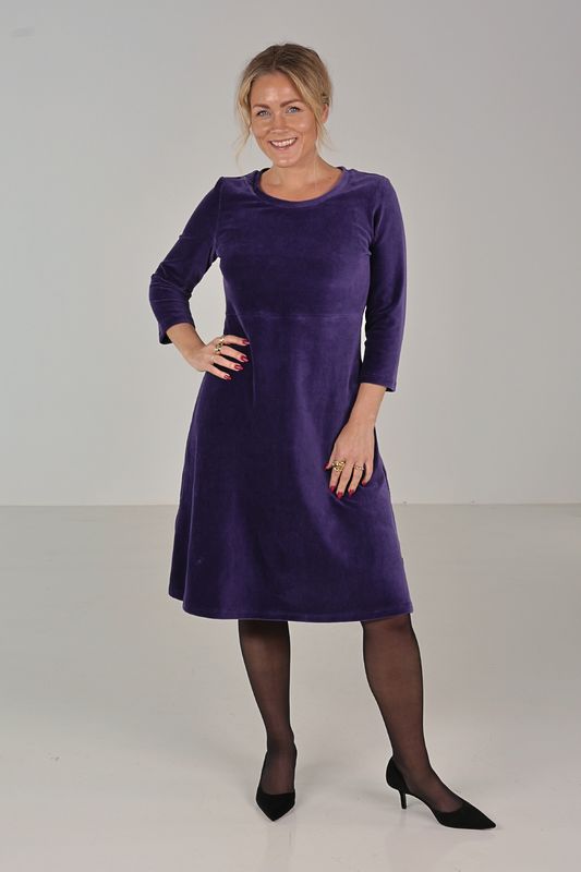 Elli dark violet klänning babycord 