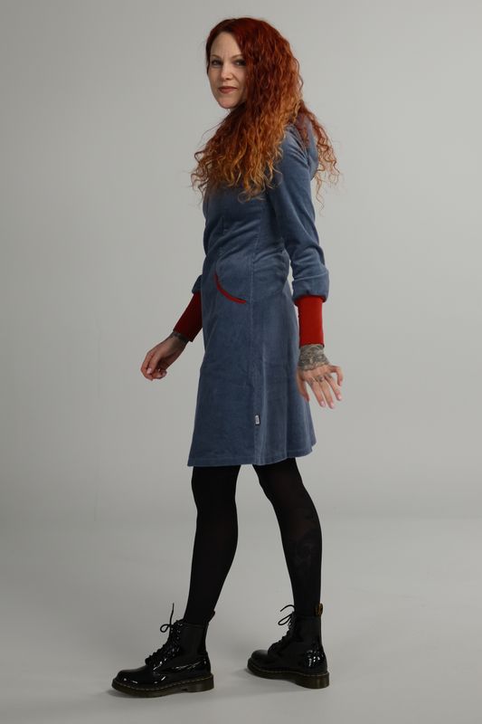 Bianca støvblå huvklänning